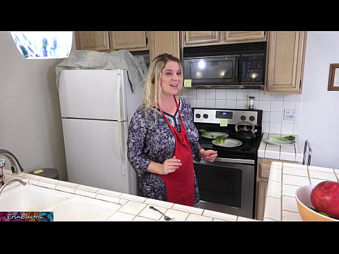 ❤️ Stepmom u munghje in cucina prima di a so data ️ Solo porno à porn co.sexflashgame.ru ❌
